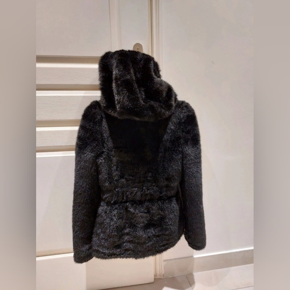 Faux fur coat - Picture 2 of 2
